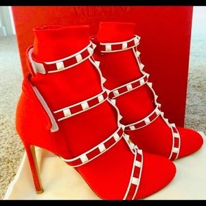 💧Fresh Off the Runway💧Valentino Rockstud Bootie